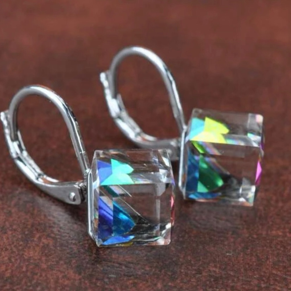 ⭕️BOGO FREE⭕️ Rainbow crystal cube earrings / NWOT - Picture 3 of 3